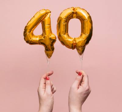 Image of 40th birthday party supplies