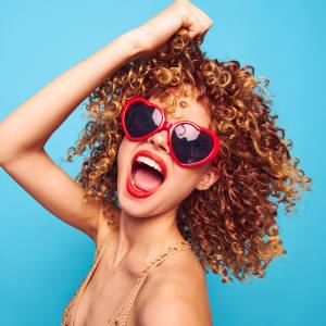 Image of a woman wearing a curly brown wig