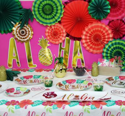 Image of Hawaiian party supplies