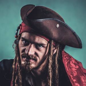 Image of a man wearing a pirate hat