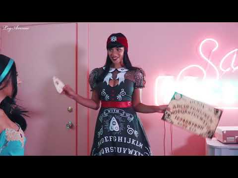 A video of a woman modelling this Leg Avenue brand ouja board Halloween costume.