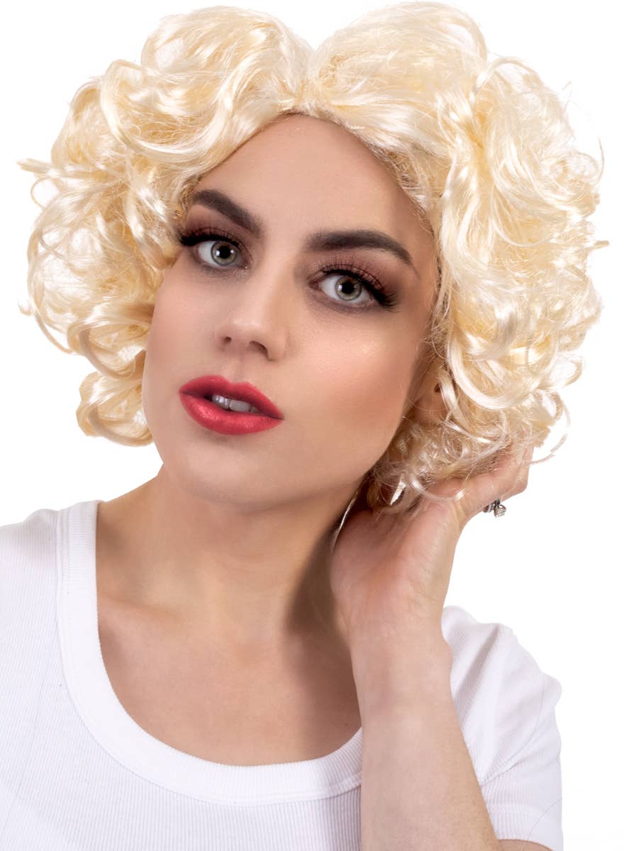Womens Curly Blonde Marilyn Monroe Costume Wig