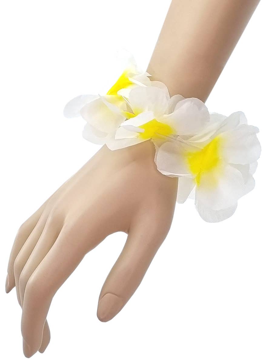 Image of Hawaiian Yellow and White Flower Head and Wrist Band Set - Wristband Image